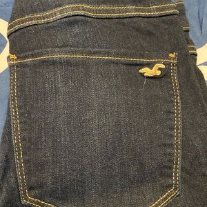 Dark blue 👖 jeans.  Length is 28